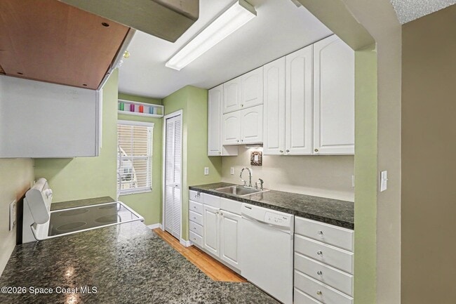 Building Photo - 1047 Small Ct