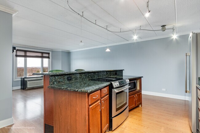 Building Photo - 1 Renaissance Pl