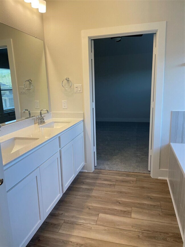 Building Photo - 10638 Whitejacket