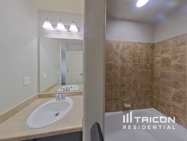 Building Photo - 9934 Silver Stirrup Dr
