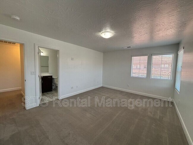 Building Photo - 1092 Alegre Alley