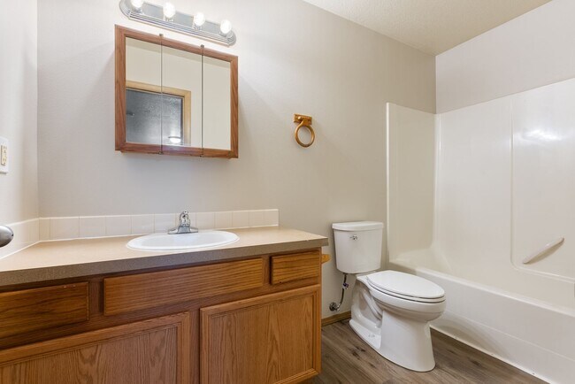 Building Photo - 4bed/2.5 Bath home - Available in SE Portland,