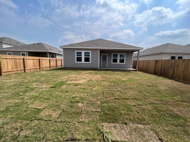 Building Photo - 130 Rubrum Rd