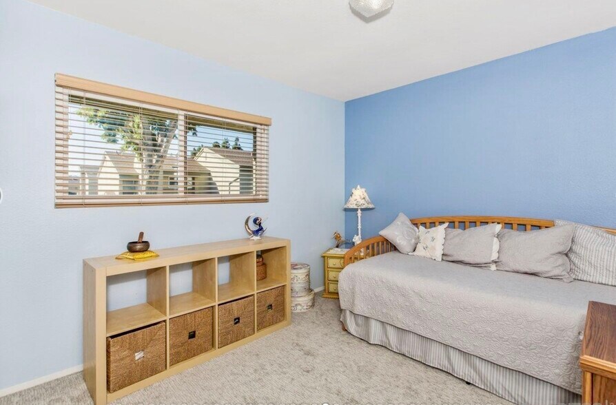 Building Photo - 3312 Caminito Eastbluff