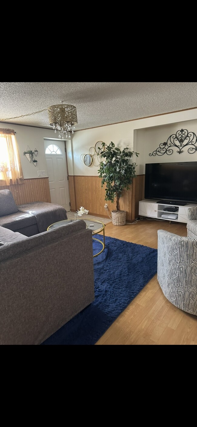 Building Photo - 5013 N 106th St