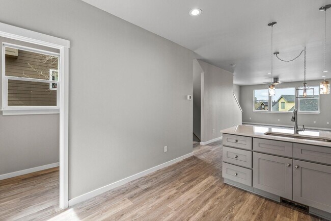 Building Photo - 1773 NE Lotus Dr