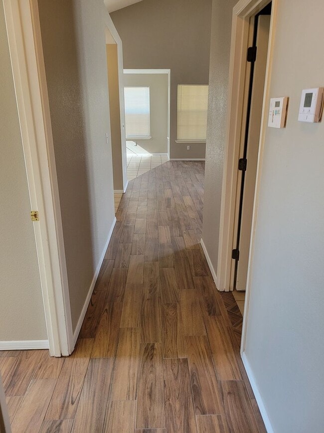 Building Photo - Beautiful 3 bedroom/2 Bath Home!