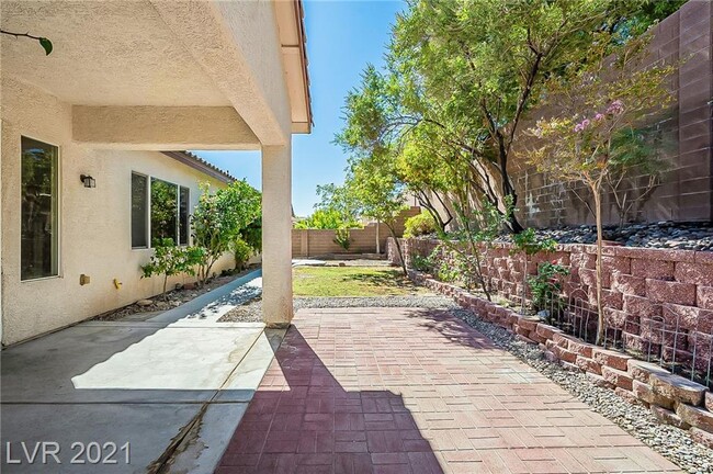 Building Photo - 7225 Fern Meadow St