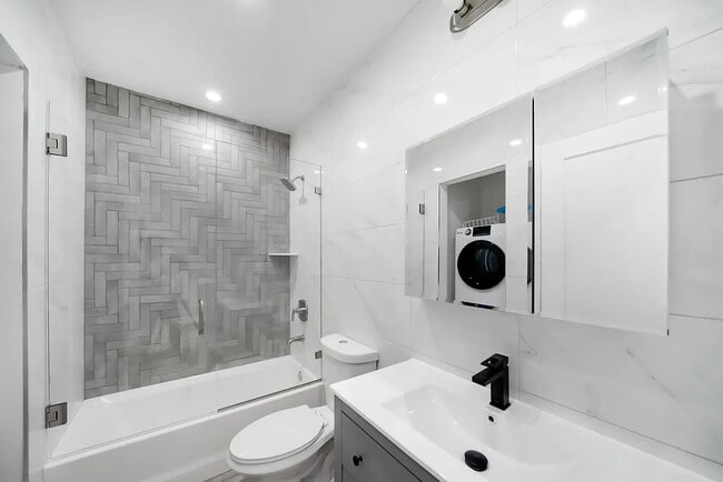 Building Photo - 104 Clinton Ave