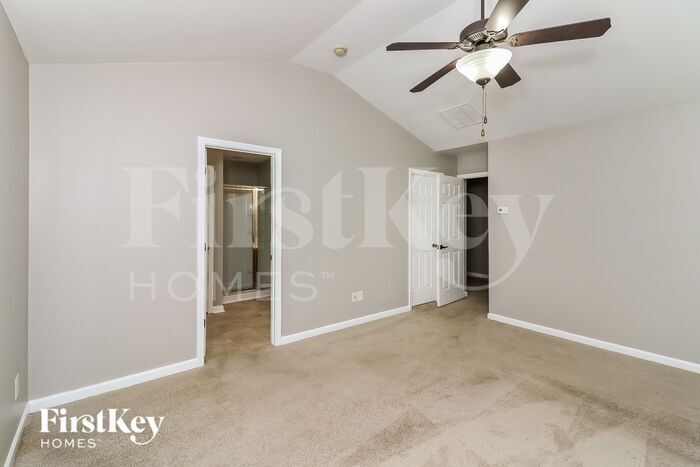 Building Photo - 850 Riverdance Dr