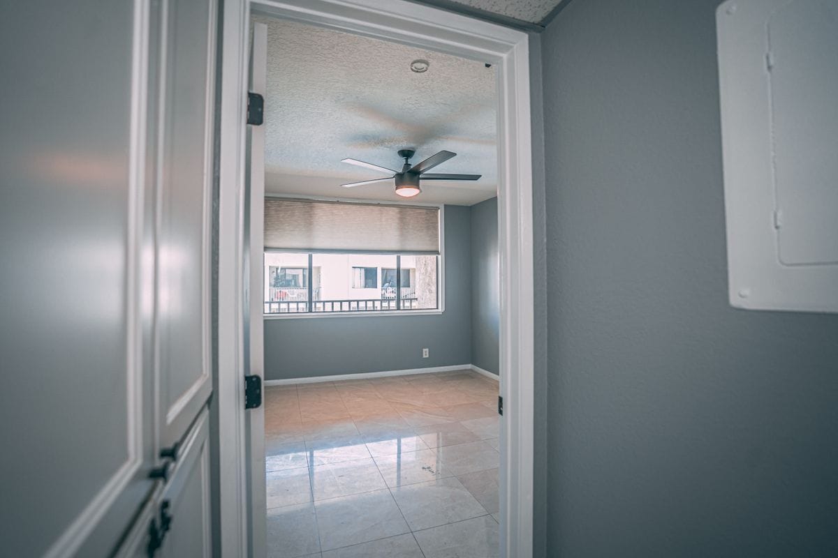 Building Photo - 1140 E Ocean, 325