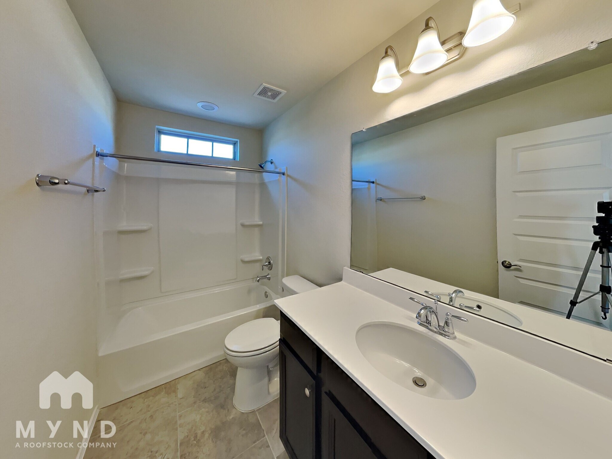Building Photo - 14000 Osmarea Dr