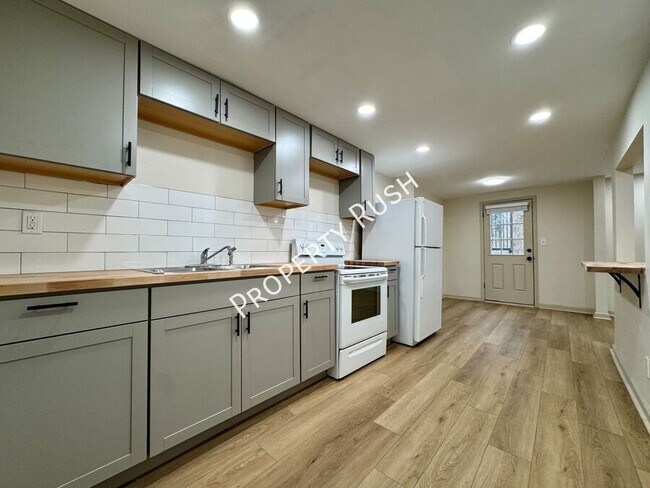 Building Photo - 975 Beason Dr