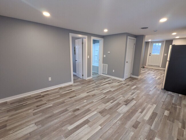 Building Photo - 19 Main St