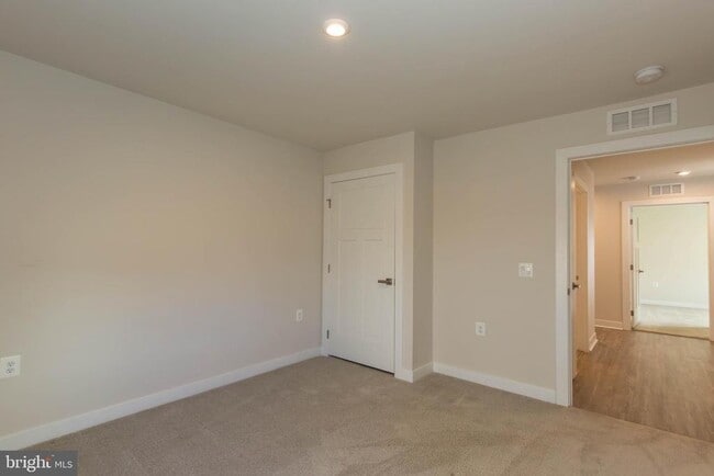 Building Photo - 210 Eternal Way