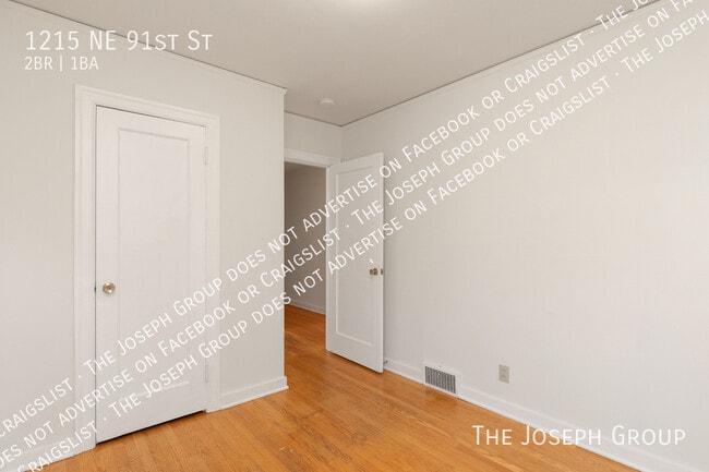 Building Photo - 1215 NE 91st St