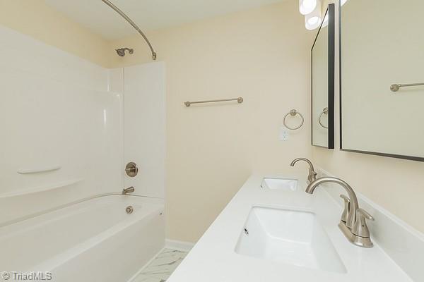 Building Photo - 206 Abbotts Ave