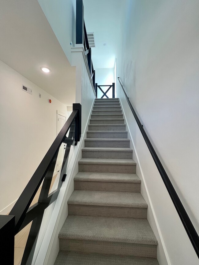 Building Photo - 107 Golf Vw Dr