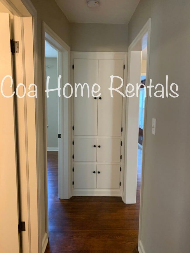 Building Photo - Remodeled East Side Home
