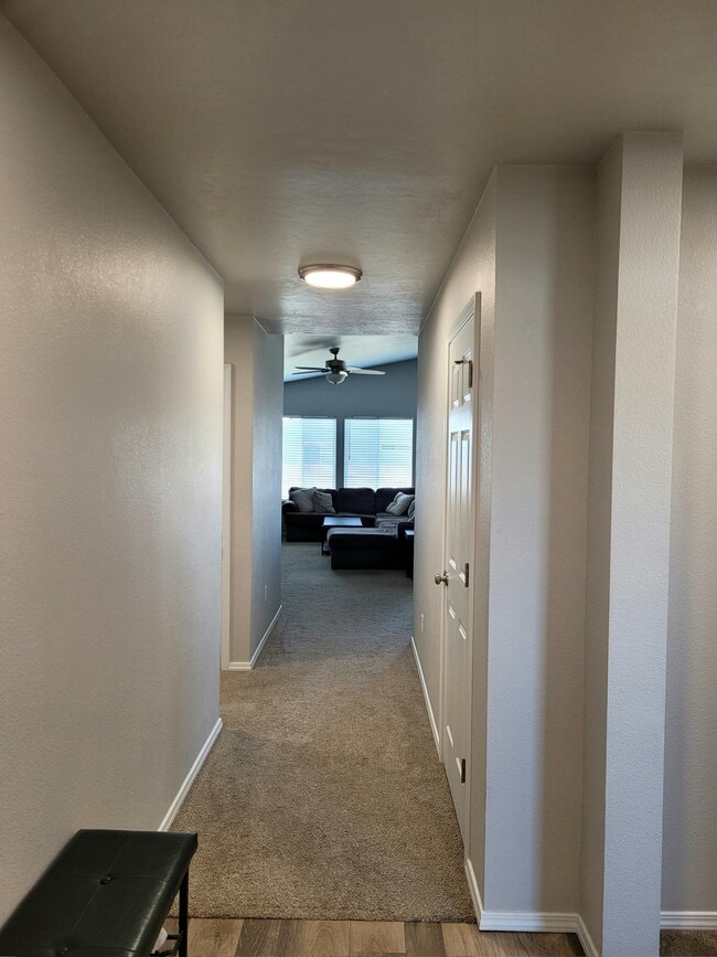 Building Photo - 925 SW Crested St