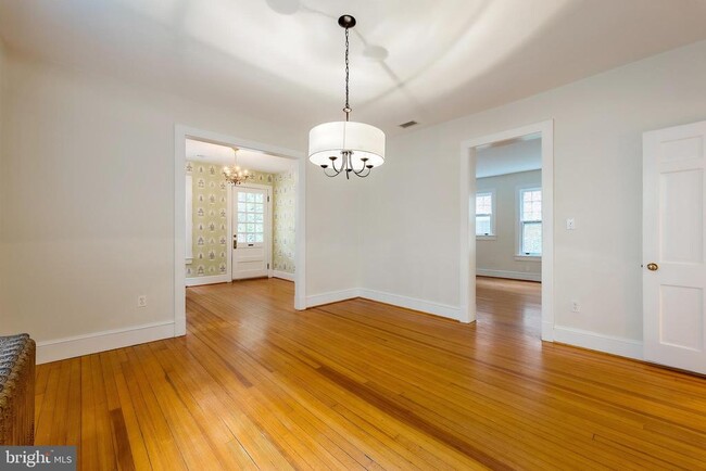 Building Photo - 3236 McKinley St NW