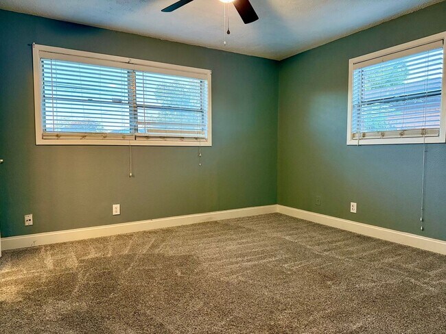 Building Photo - For Rent