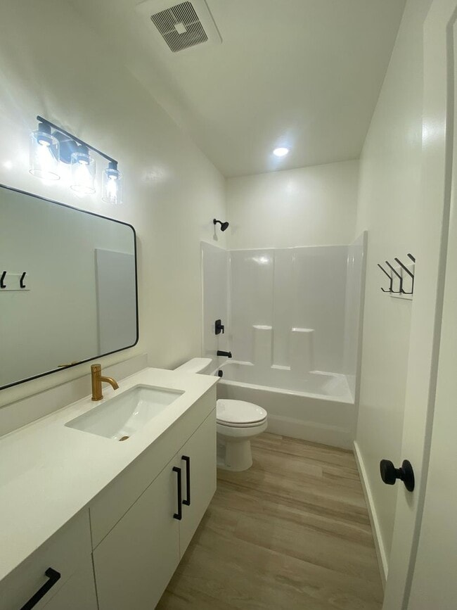 Building Photo - Teton River Lofts 2107