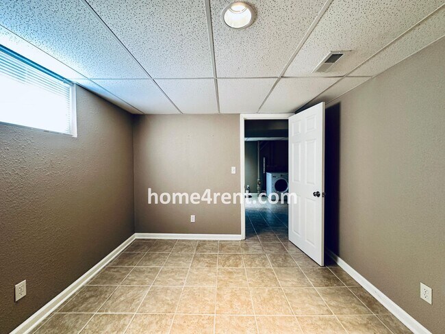 Building Photo - Beautifully Updated Home in Prime Overland...