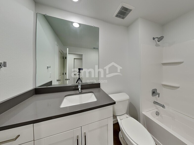 Building Photo - 26151 E Calhoun Pl