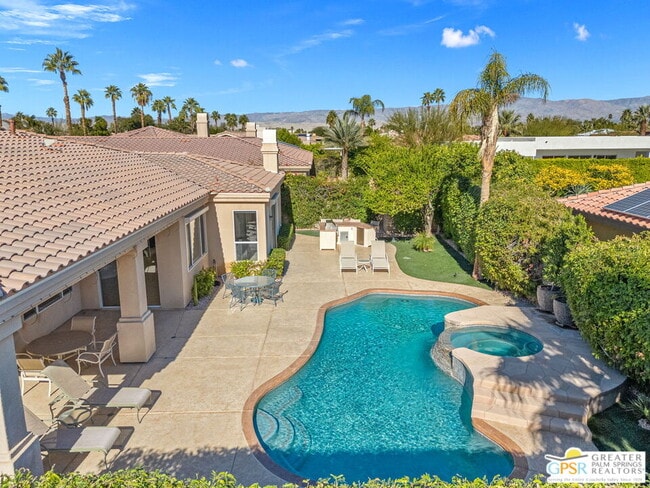 Building Photo - 4 Hillcrest Dr