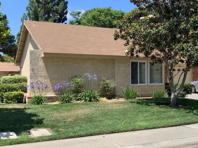 Building Photo - A beautiful Del Mar model for lease in Leisure Village