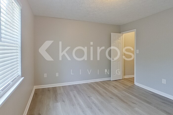 Building Photo - 310 Deer Park Dr
