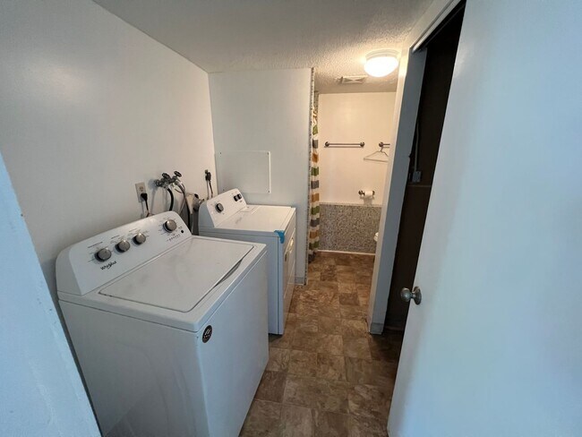 Building Photo - 25% OFF FIRST MONTHS RENT - Beautiful 4 be...