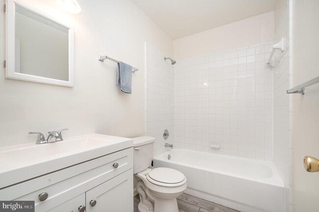 Building Photo - 7624 Wedgewood Dr