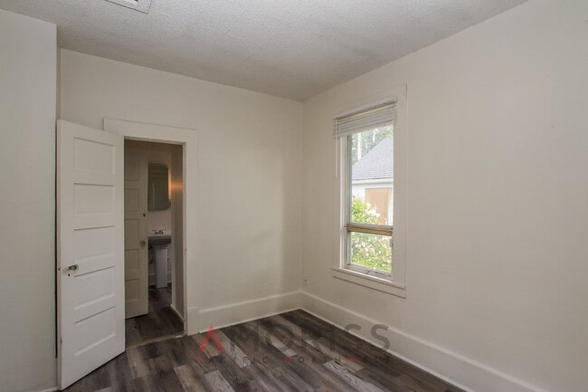 Building Photo - Cozy 2-Bedroom Home in Tacoma's Eastside — Move-In Ready!