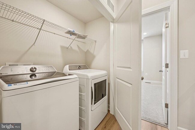 Building Photo - 7355 Mountaineer Dr