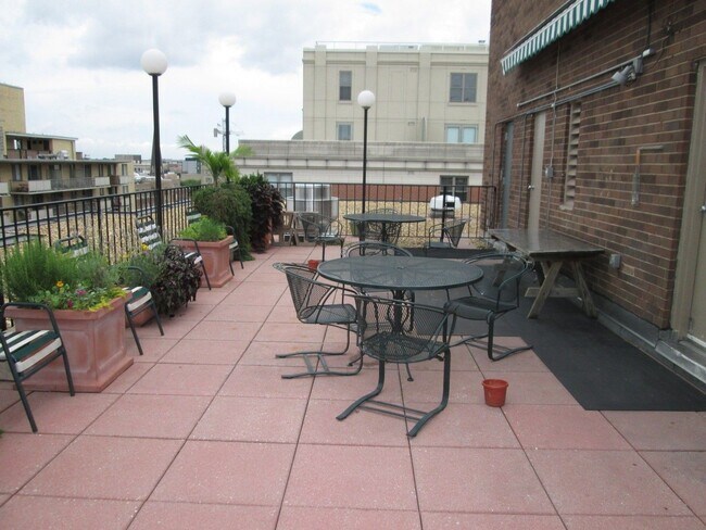Building Photo - 1420 N Street NW #713