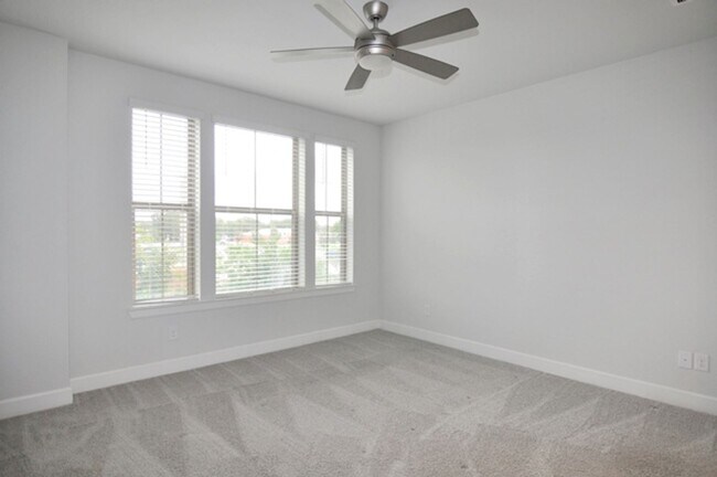 Building Photo - Trinity Grove ~ Skyline Views!