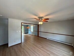 Building Photo - Woburn Townhouse| 2 Bed 1.5 Bath| Availabl...