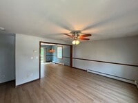 Building Photo - Woburn Townhouse| 2 Bed 1.5 Bath| Availabl...