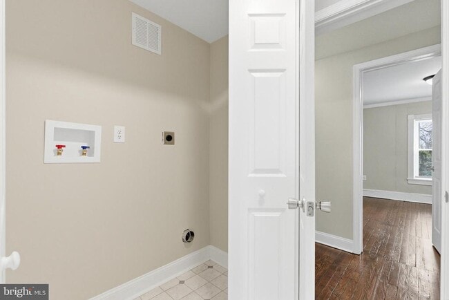 Building Photo - 520 S Kent St