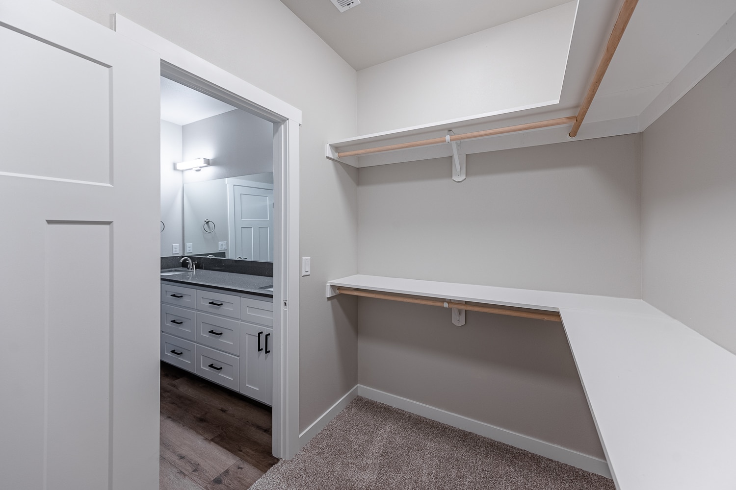 Master closet - 4075 Quinn Dr NE