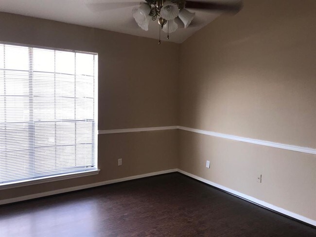 Building Photo - 2121 El Paseo St