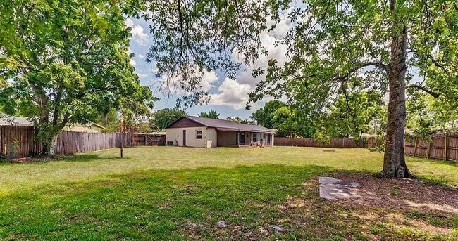 Building Photo - 120 Bent Oak Ct