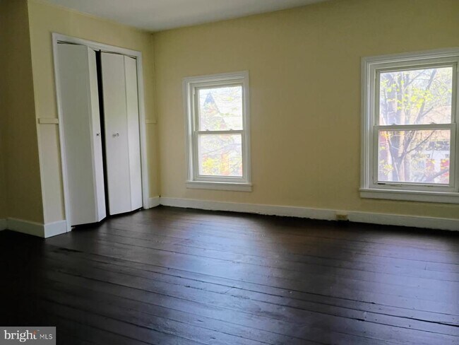 Building Photo - 309 E Main St