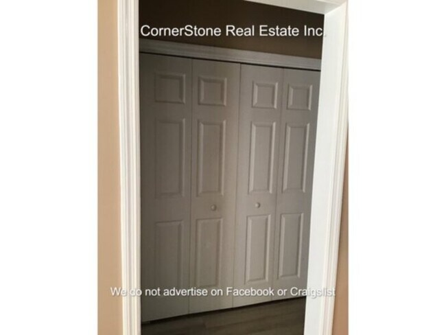 Building Photo - 106 Van Buren Dr