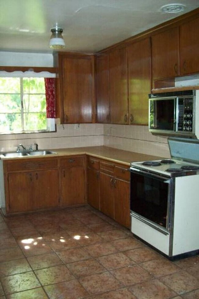 Building Photo - 3 Bedroom in Hudson Park off Cedar