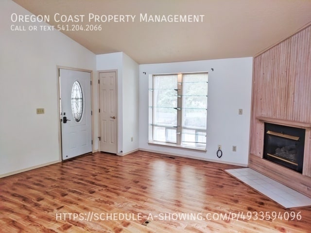 Building Photo - 1115 Walking Wood