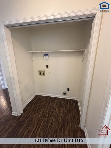 Building Photo - 121 Bybee Dr