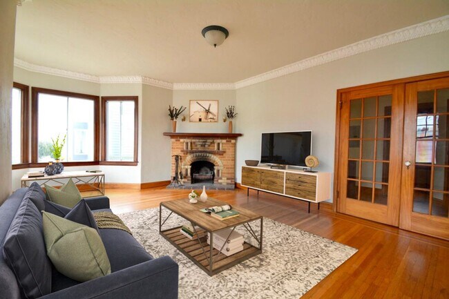 Building Photo - Beautifully Restored, Historic 3 BR + Bonus Room | 1 BA home in the Parkside/Sunset District